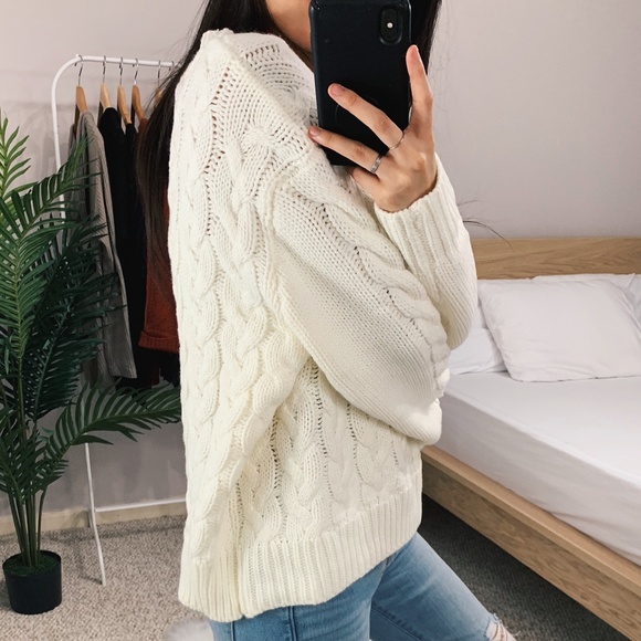 ๐ Ivory Chunky Knit Sweater - Picture 6 of 8